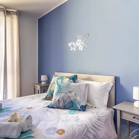 Station & Center - Self Check-in & Remote Access * Como