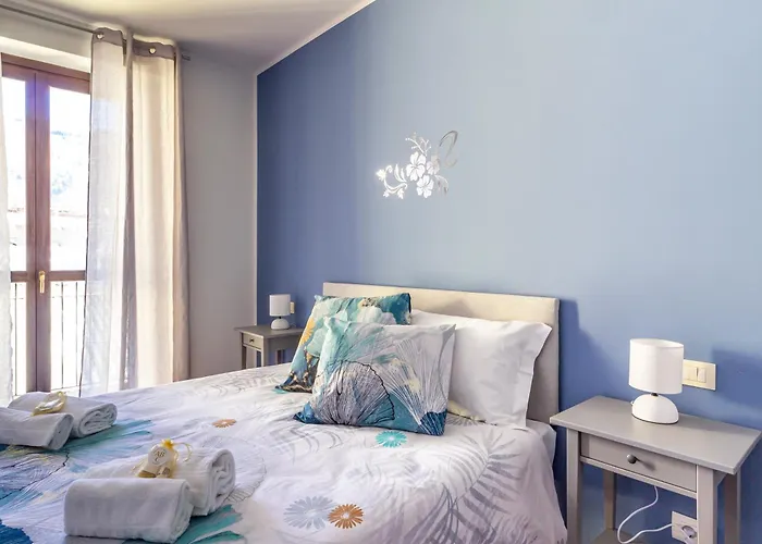 Station & Center - Self Check-in & Remote Access Como